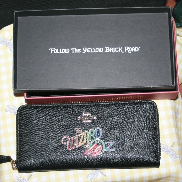 Coach Wizard of Oz Wallet - NIB Limited Edition - Picture 8 of 9